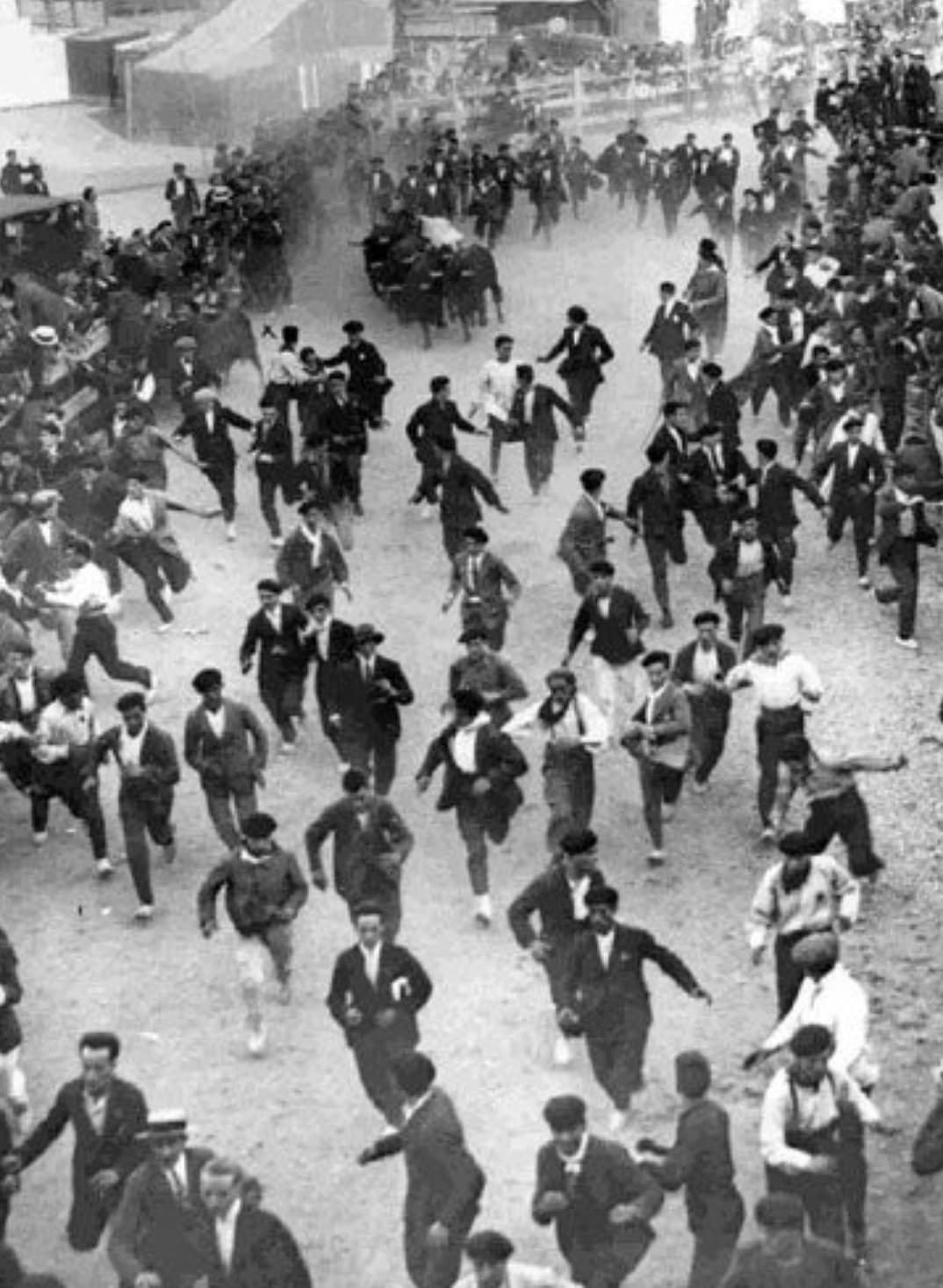 20 Black and White Photos of People Running With the Bulls